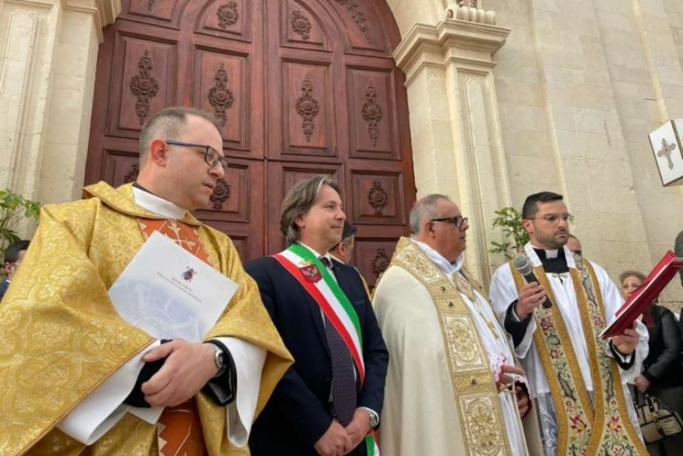 Un momento della cerimonia della riapertura al culto della chiesa del Santissimo Crocifisso a Noto - Collaboratori