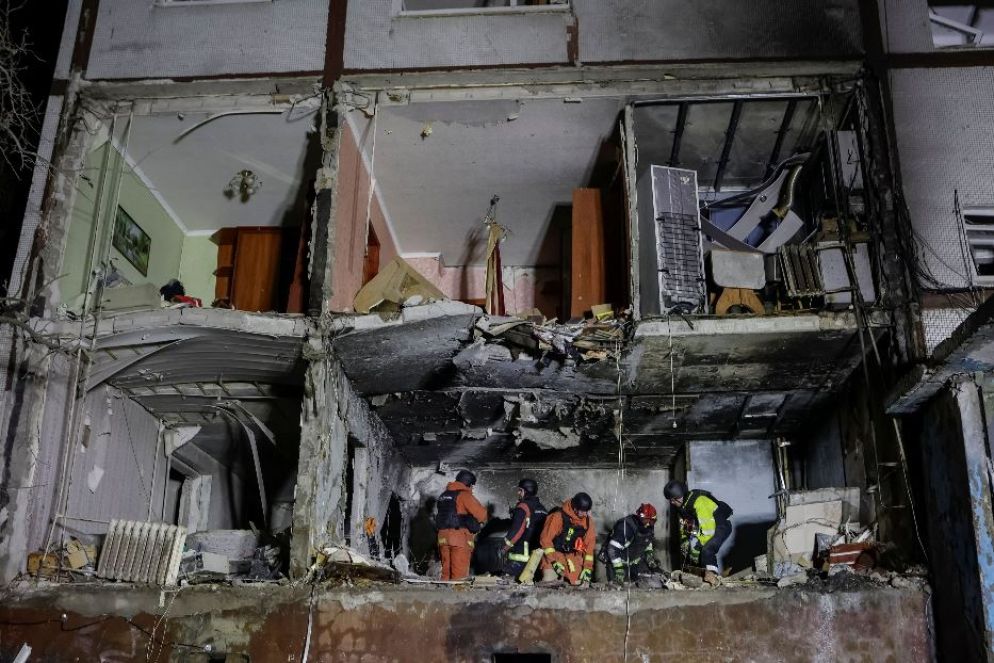 Appartamenti sventrati a Kharkiv nell'attacco russo a un condominio con i droni del 20 dicembre - Reuters