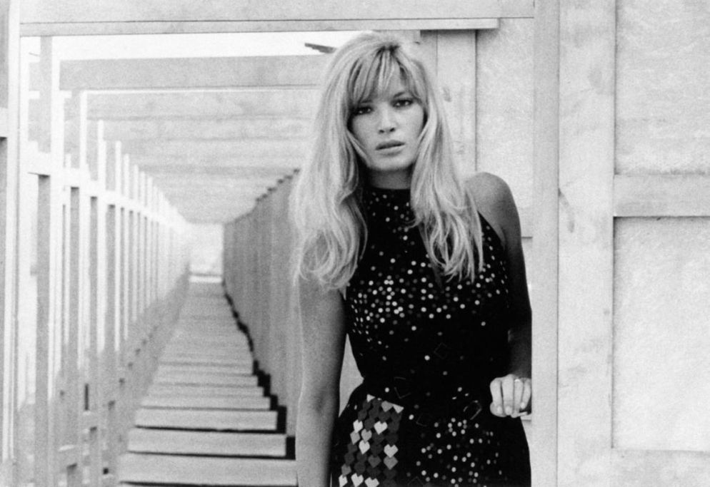 Marisa Rastellini, l'attrice Monica Vitti posa durante un servizio fotografico in uno stabilimento balneare, 1971 - © Mondadori Portfolio/Marisa Rastellini