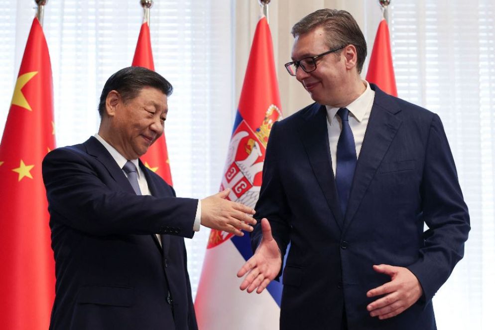 Il presidente serbo Aleksander Vucic accoglie il "collega" cinese Xi Jinping - REUTERS