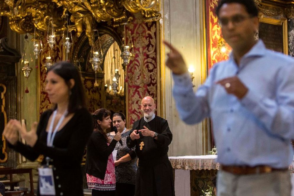 L'uso del linguaggio dei segni - Agenzia Romano Siciliani