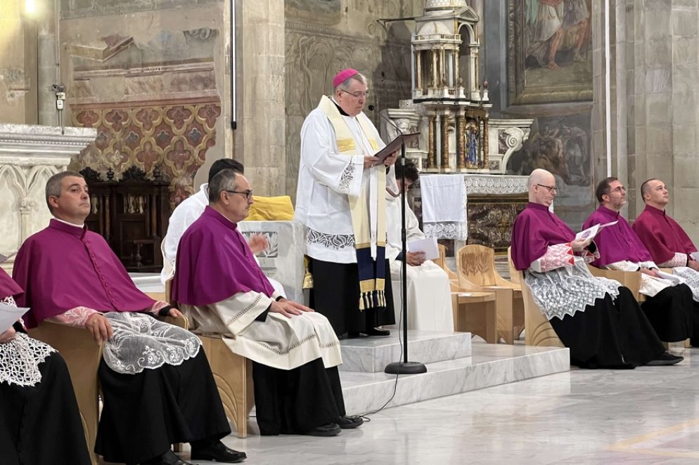 L'arcivescovo Riccardo Fontana annuncia nella Cattedrale di Arezzo il nome del suo successore - Gambassi