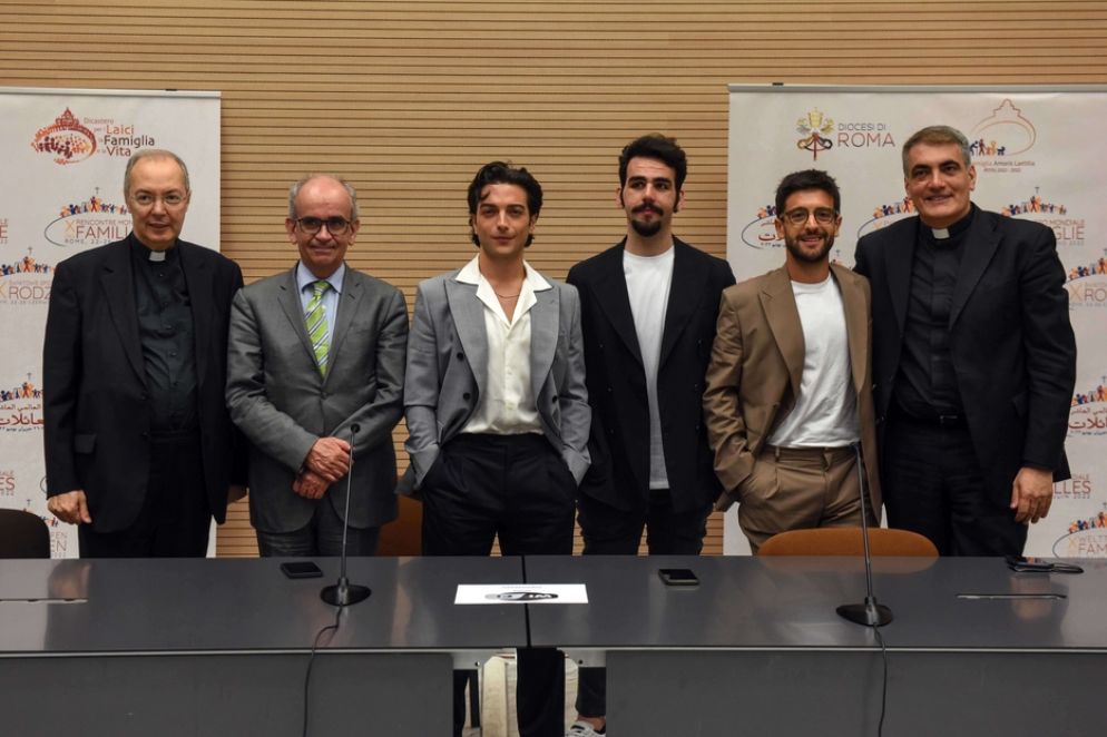 Da sinistra monsingnor Marco Frisina, Paolo Pianamonti, Gianluca Ginoble, Ignazio Boschetto, Piero Barone e monsignor Walter Insero
