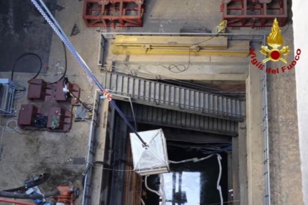 Proseguono senza sosta le operazioni di soccorso - Ansa