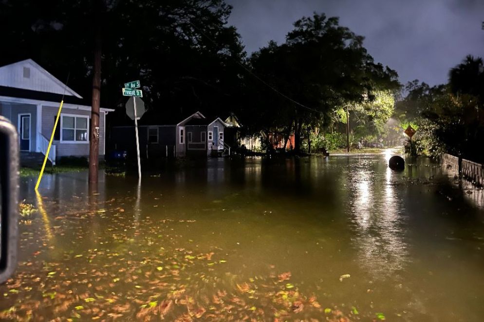 Strade allagate in un sobborgo di St. Petersburg in Florida - Fotogramma / Tampa Bay Times