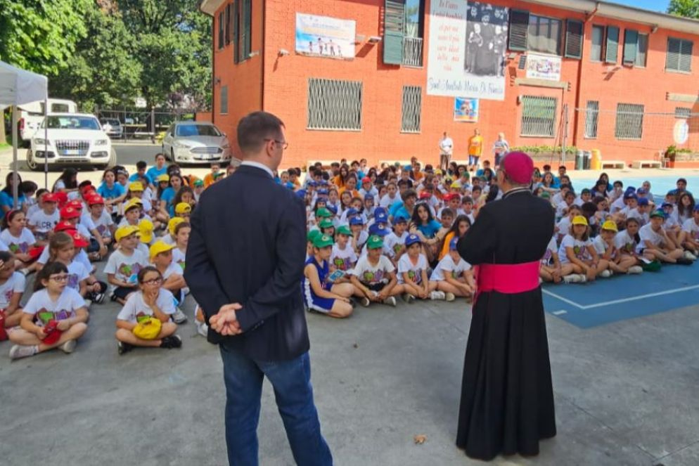 L'arcivescovo Delpini all'oratorio della parrocchia di San Lorenzo