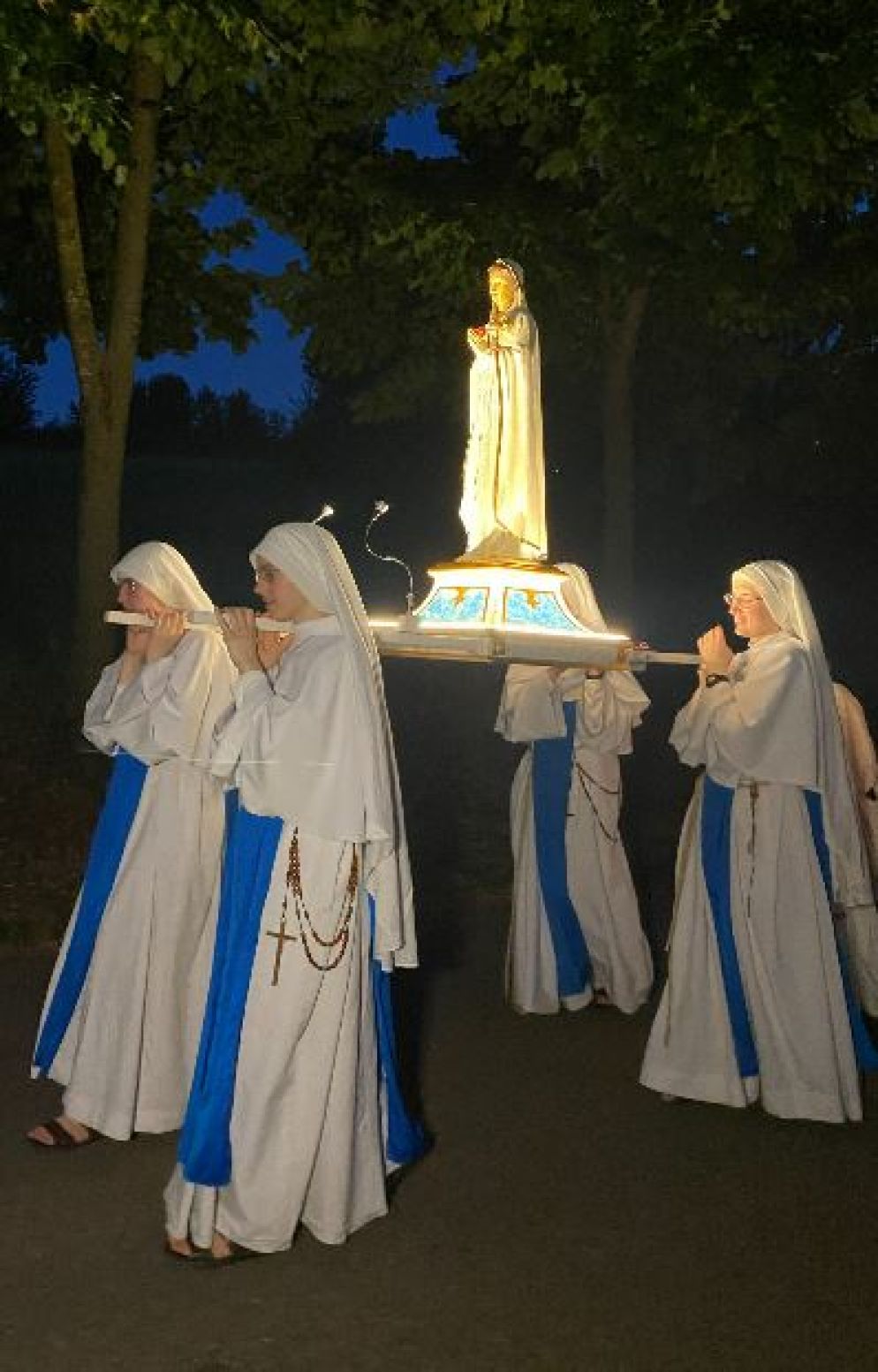 La processione del fine settimana al santuario di Maria Rosa Mistica - Santuario di Maria Rosa Mistica