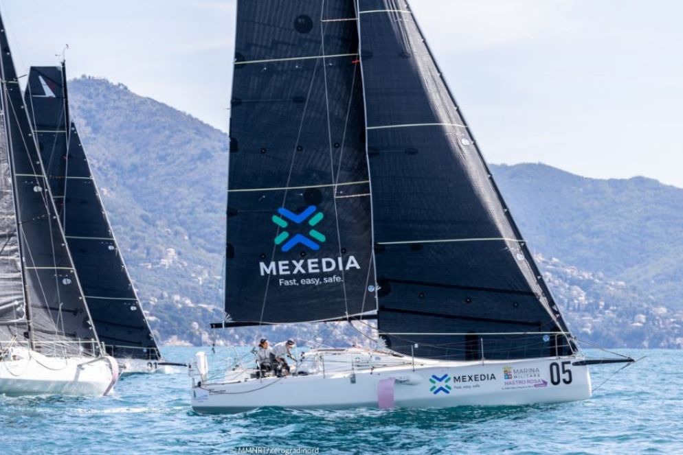 Imbarcazioni impegnate nel Nastro Rosa Tour - Marina Militare Nastro Rosa Tour