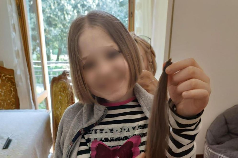 La bambina ucraina vive in Italia con la mamma Yulia ma proviene dal confine ucraino sudoccidentale - Ansa