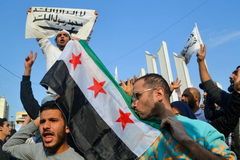 Striscioni e canti: i ribelli hanno invaso le vie di Damasco dopo la notizia della fuga di Assad - Ansa
