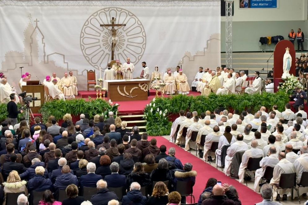 La celebrazione nel Palasassi di Matera - Foto Ufficio Comunicazioni sociali Arcidiocesi Matera