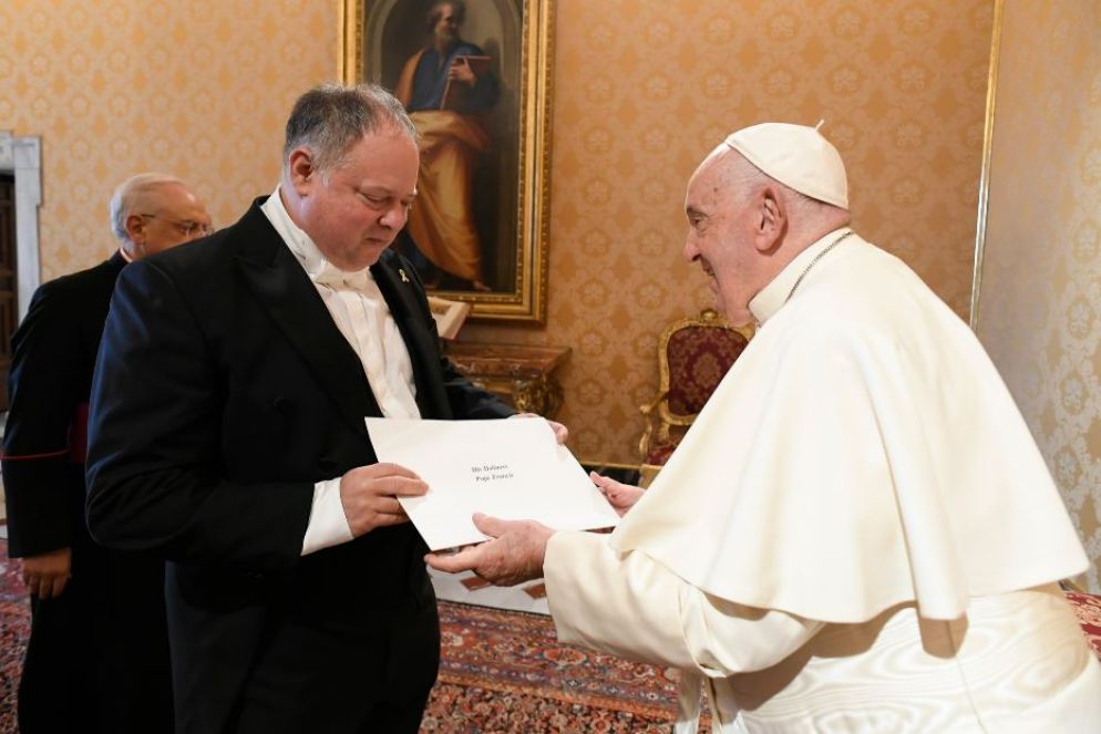 L'ambasciatore d'Israele presso la Santa Sede, Yaron Sideman, in udienza da papa Francesco - Vatican Media