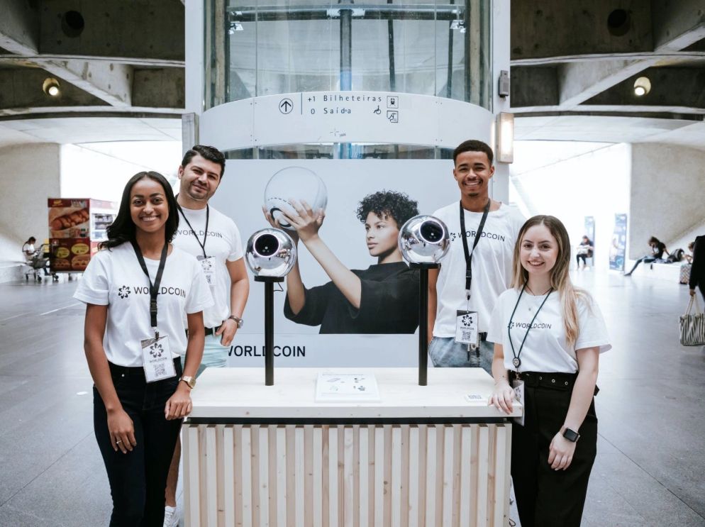 Operatori di Orb in un centro commerciale brasiliano - Orb