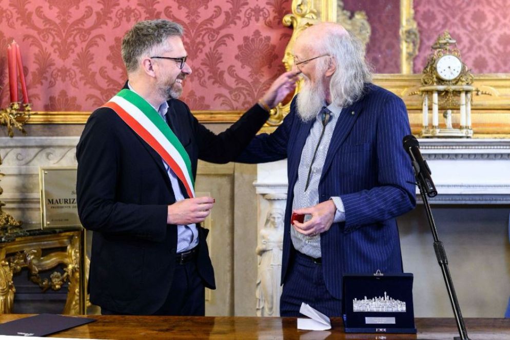 Il sindaco Matteo Lepore premia Fulvio De Nigris - .