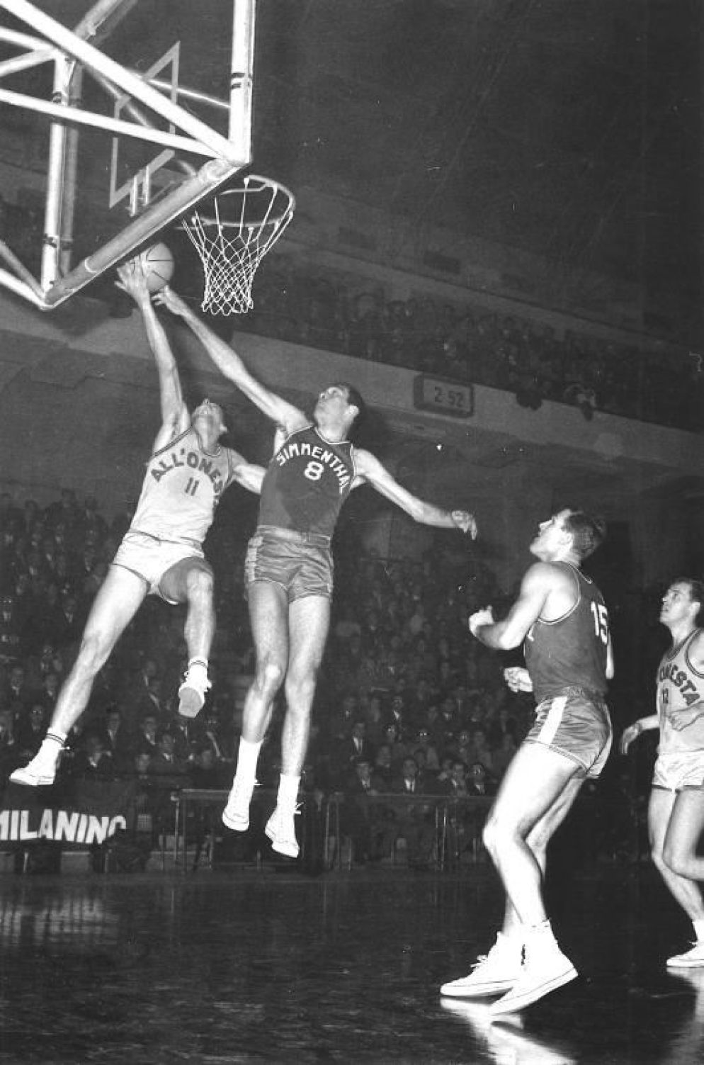 Uno storico derby meneghino tra la Pallacanestro Milano (All’Onestà) e l’Olimpia (allora Simmenthal) - Sergio Giuntini, Sergio Meda e Mario Zaninelli, “100 e più. Oltre un secolo di pallacanestro in Lombardia” (Book Time)