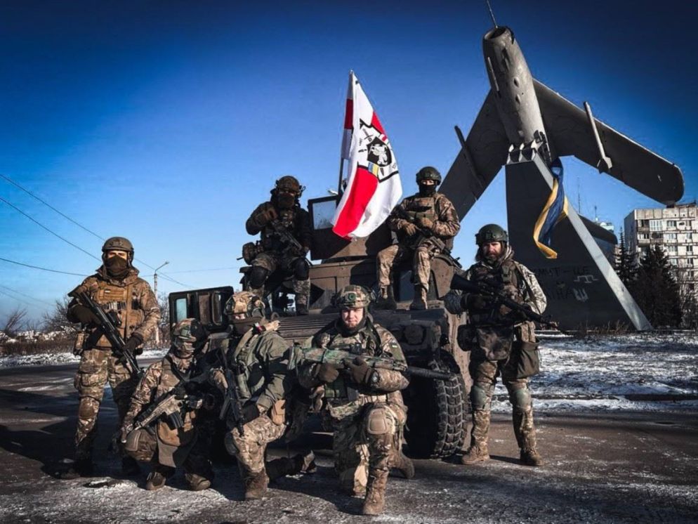 Uno degli squadroni della legione di oppositori armati russi in Ucraina.