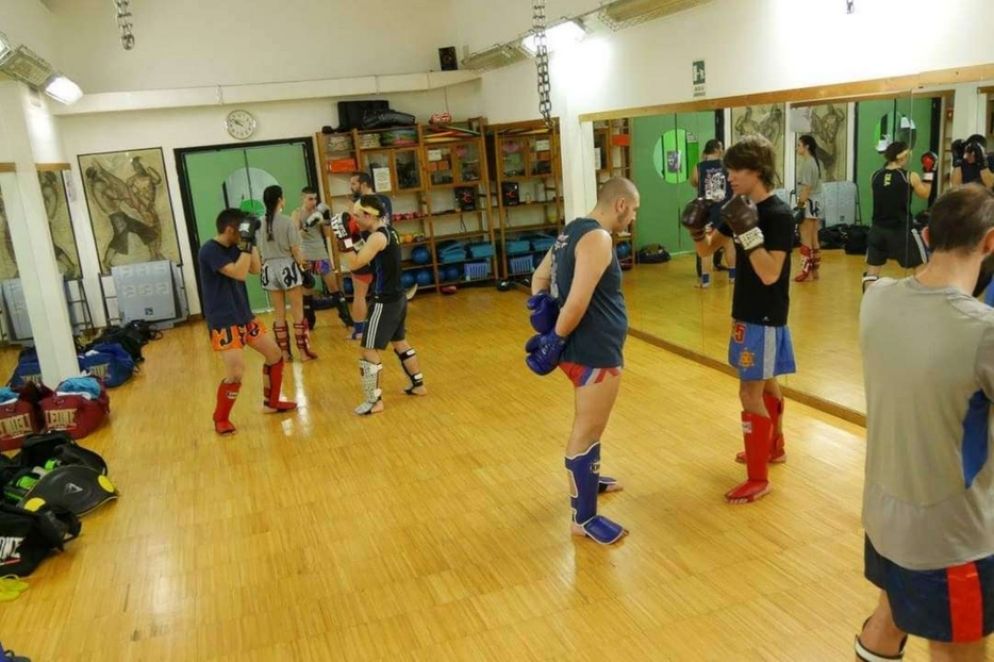 La palestra sociale Sit Hanuman di Milano di cui è socio Rkomi - Foto Sit Hanuman