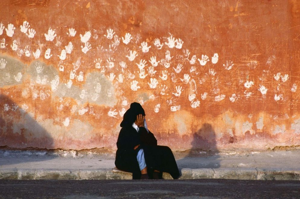 Una delle foto esposte all'Armani/Silos per la mostra "Magnum - Colors, Places, Faces": il Marocco di Bruno Barbey, Essaouira, 1985 - © Bruno Barbey, Magnum Photos