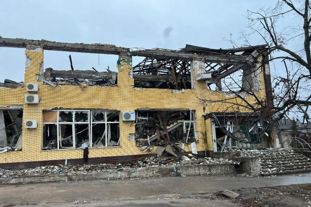 Un edificio distrutto nel centro di Kupyansk - Gambassi