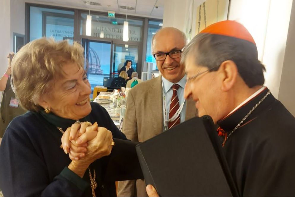 Luisa Santolini con il cardinale Betori al convegno nazionale del Movimento per la Vita nel novembre 2023 a Firenze