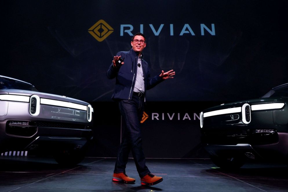 R.J. Scaringe, il ceo di Rivian, presenta i primi modelli dell'azienda - Reuters