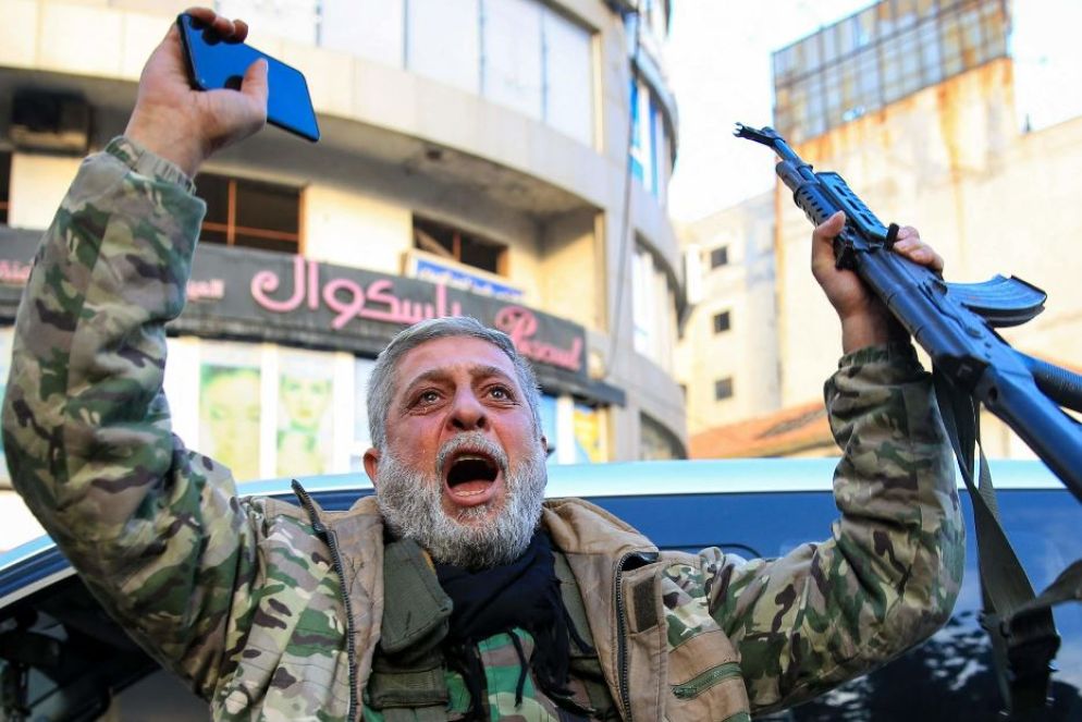 Un ribelle inneggia alla vittoria tra le lacrime - Ansa