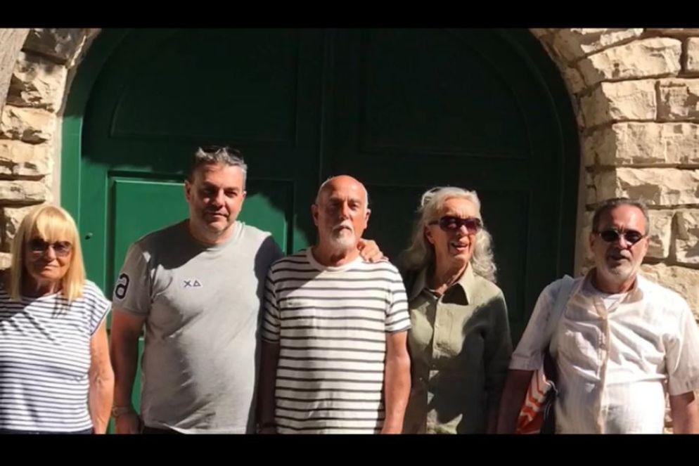 I fratelli Blascovich di nuovo insieme dopo 70 anni davanti alla casa natale sull'isola di Brioni, poi residenza estiva di Tito - Foto Blascovich