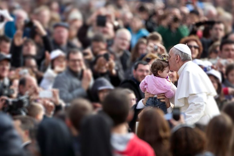 Papa Francesco in piazza San Pietro durante un'udienza generale - .