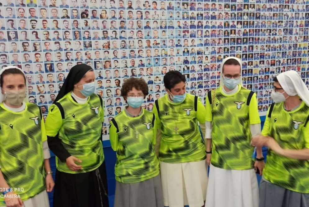 La Sister Football Team la prima Nazionale al mondo composta da suore e religiose Sotto: suor Annika Fabbian, punta di diamante della squadra - .