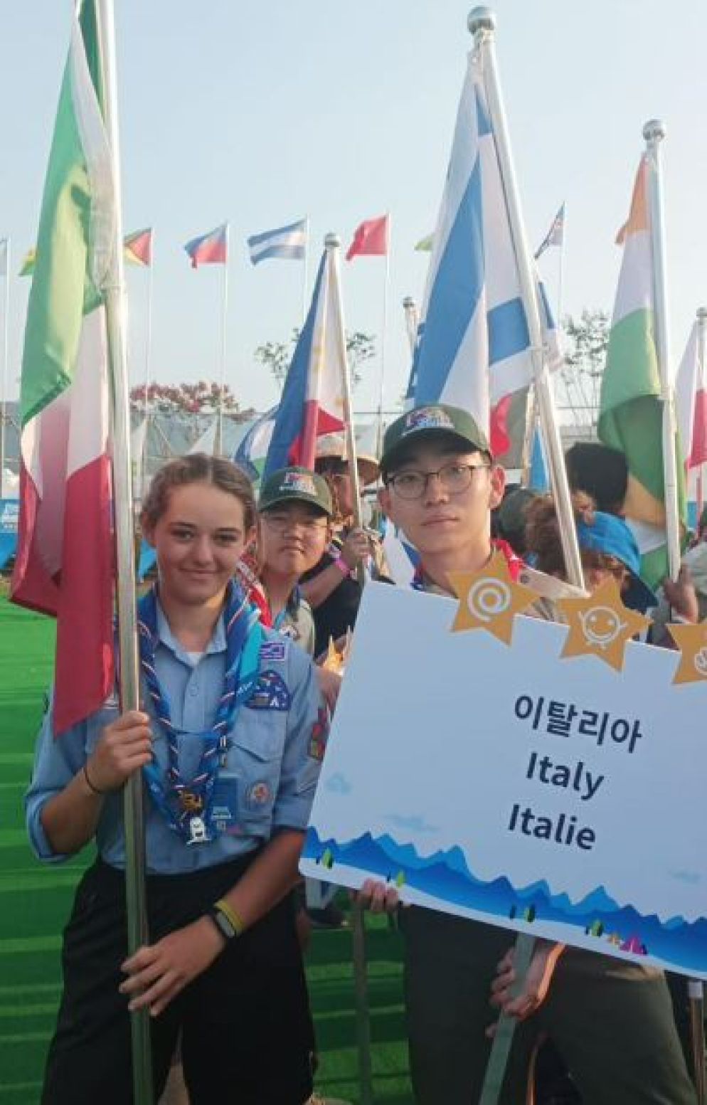 La bandiera italiana sul palco della cerimonia di apertura del Jamboree 2023 in Corea del Sud - World Scout Jamboree - Contingente Italiano FIS
