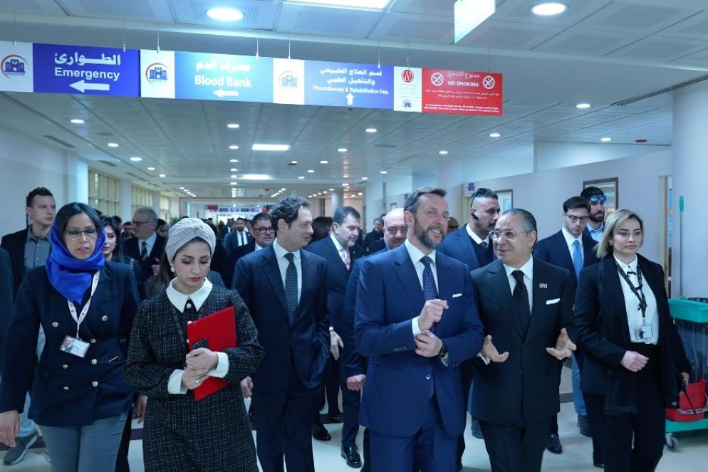 Kamel Ghribi (secondo da destra) con a fianco l'ambasciatore Niccolò Fontana durante l'inaugurazione del Pronto soccorso - GSKD