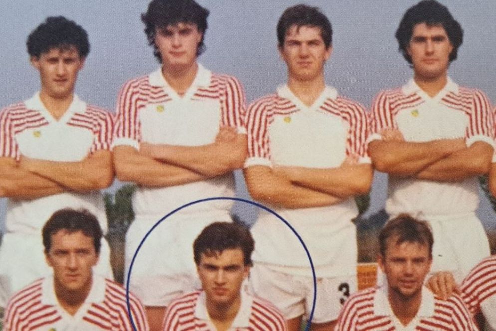 Stefano (nel tondo) giovane calciatore