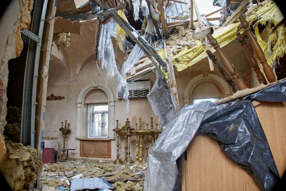 Una chiesa bombardata nella regione di Kharkiv in Ucraina - Ansa