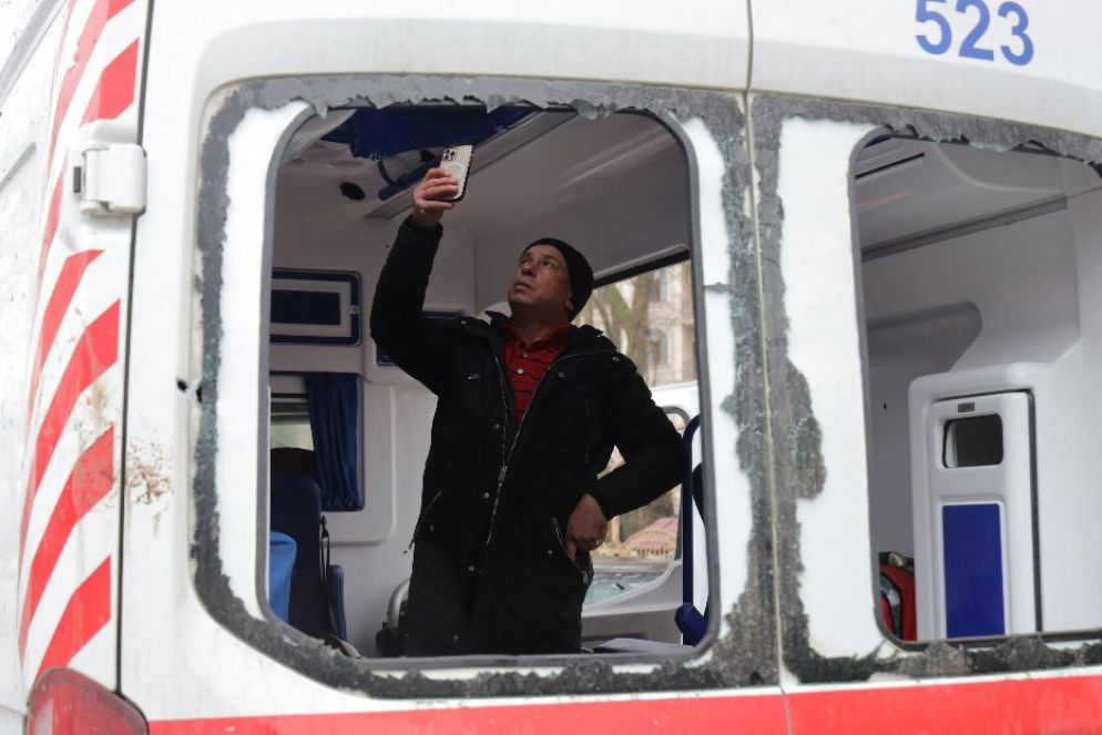 L'ambulanza ucraina devastata da un missile russo lanciato sui soccorritori a Odessa - Ansa