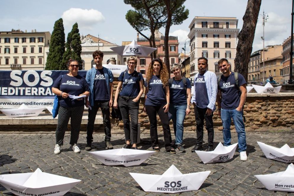 Barchette di carta anche a piazza di Torre Argentina - Margherita Simionati
