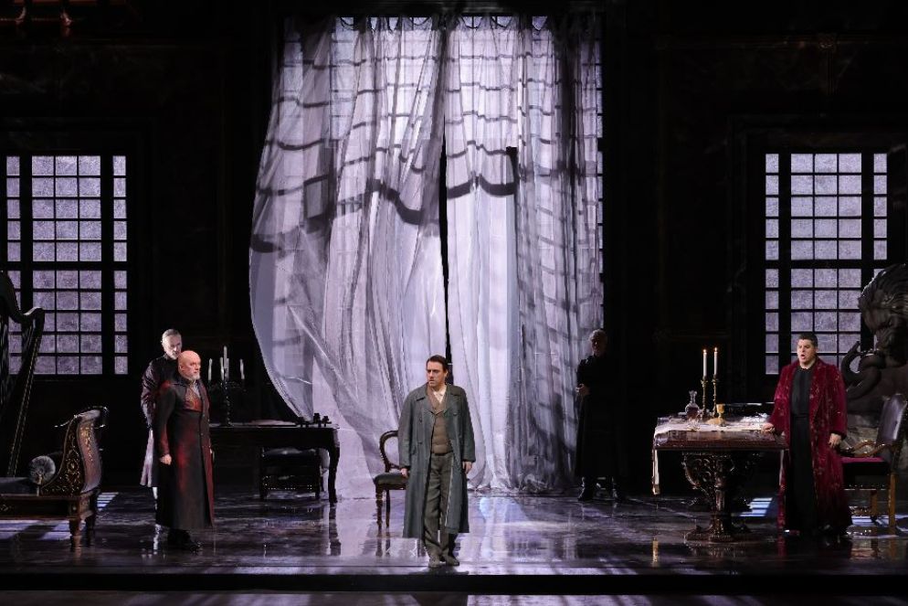 Carlo Bosi, Francesco Meli e Luca Salsi nel secondo atto di "Tosca" durante le prove al Teatro alla Scala di Milano - Brescia e Amisano-Teatro alla Scala