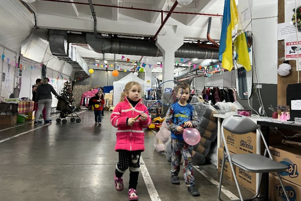 I bambini delle famiglie sfollate di guerra in un centro di accoglienza a Zaporizhzhia - Gambassi