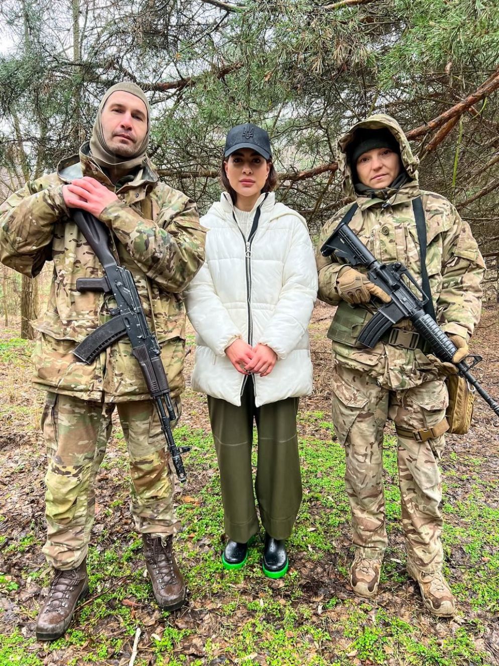 Una delle prime immagini con cui la dissidenza armata contro Putin, e il partigiano "Caesar" si mostrano e invitano a sostenere i sabotaggi contro Putin e Lukhashenko