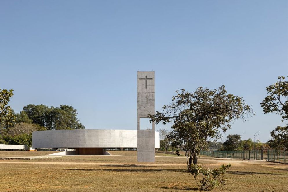 ARQBR Arquitetura e Urbanismo, igreja della Paróquia da Sagrada Família in Brasilia (Brasile) - Joana França