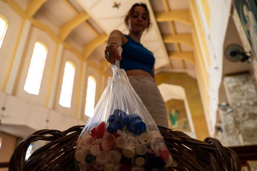 Un sacchetto di tappi di plastica può valere davvero molto - Antonino Costa / Open Caps