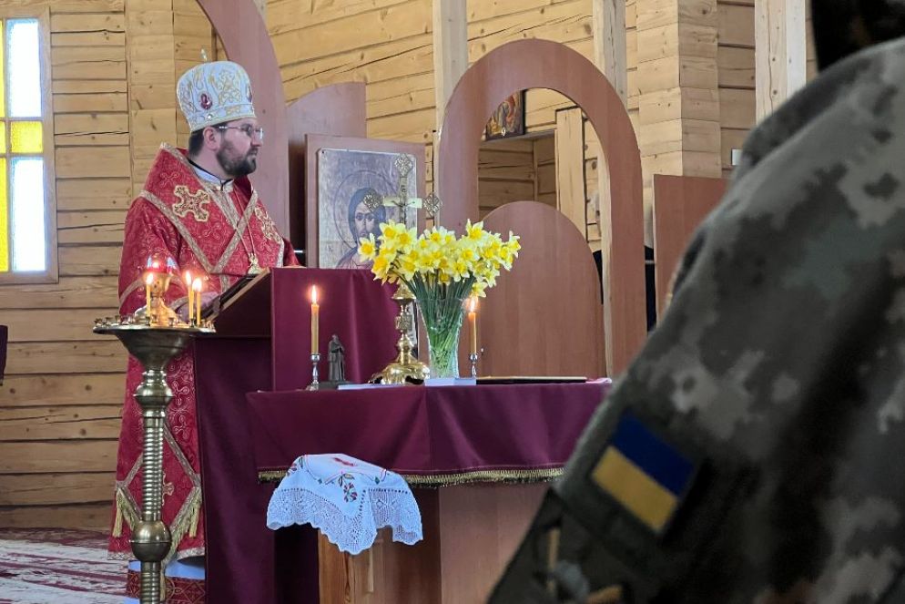 Il vescovo Maksym Ryabukha nella parrocchia greco-cattolica di Kramatorsk - Gambassi