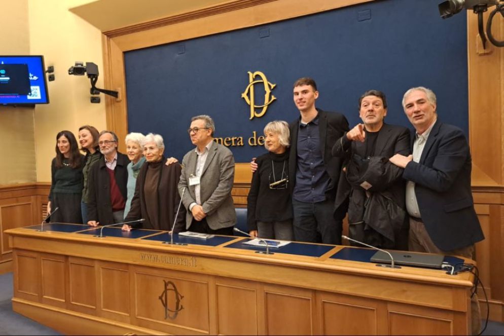 Foto di gruppo dei promotori alla presentazione alla Camera - L.Liv.