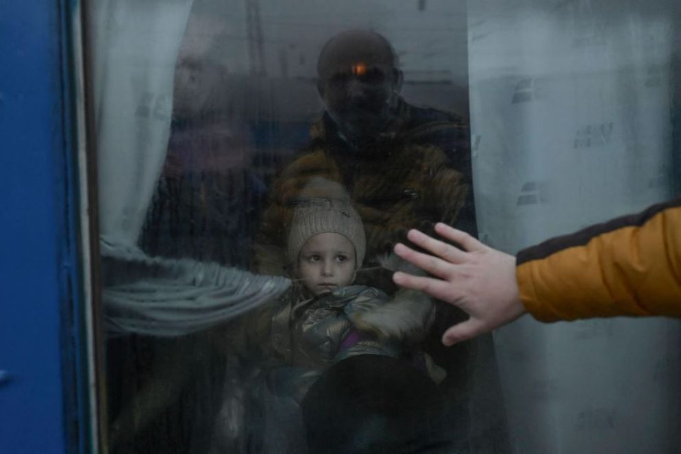 L'esodo di migliaia di cittadini ucraini, donne e bambini, verso i Paesi europei - Ansa