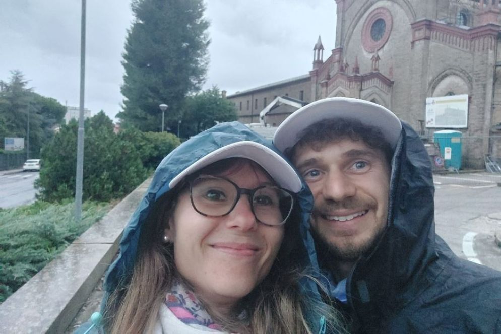 Il cammino di Silvia e Giovanni sulla Via Lauretana sotto la pioggia - .
