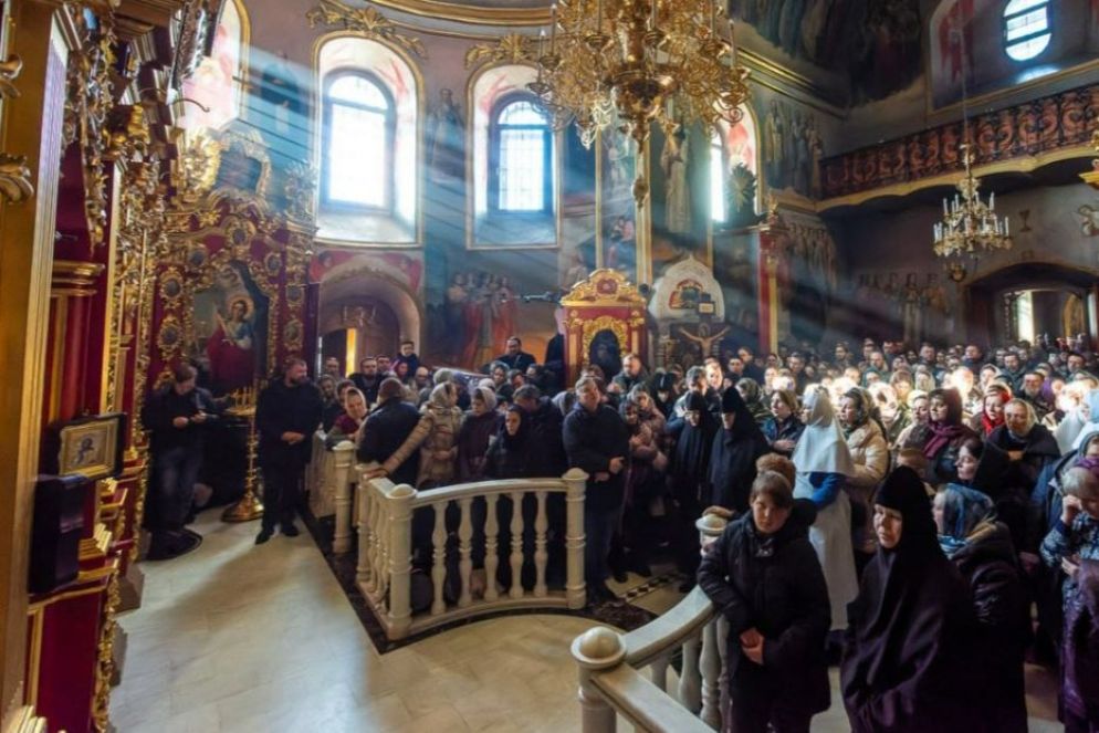La liturgia per fermare la cacciata dei monaci dal Monastero delle grotte a Kiev - Chiesa ortodossa dell'Ucraina