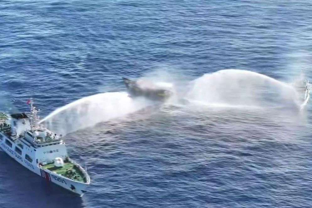 Lo scontro tra le imbarcazioni cinesi e quelle filippine - ANSA