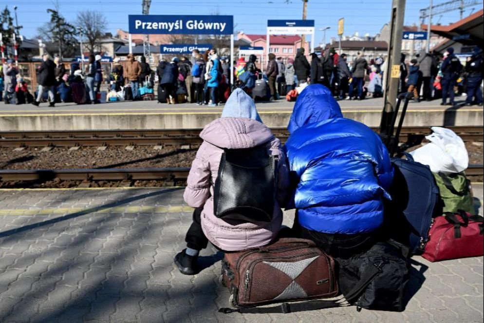 I profughi ucraini alla stazione di Przemysl, la cittadina della Polonia a pochi chilometri dal confine con il Paese aggredito - Ansa