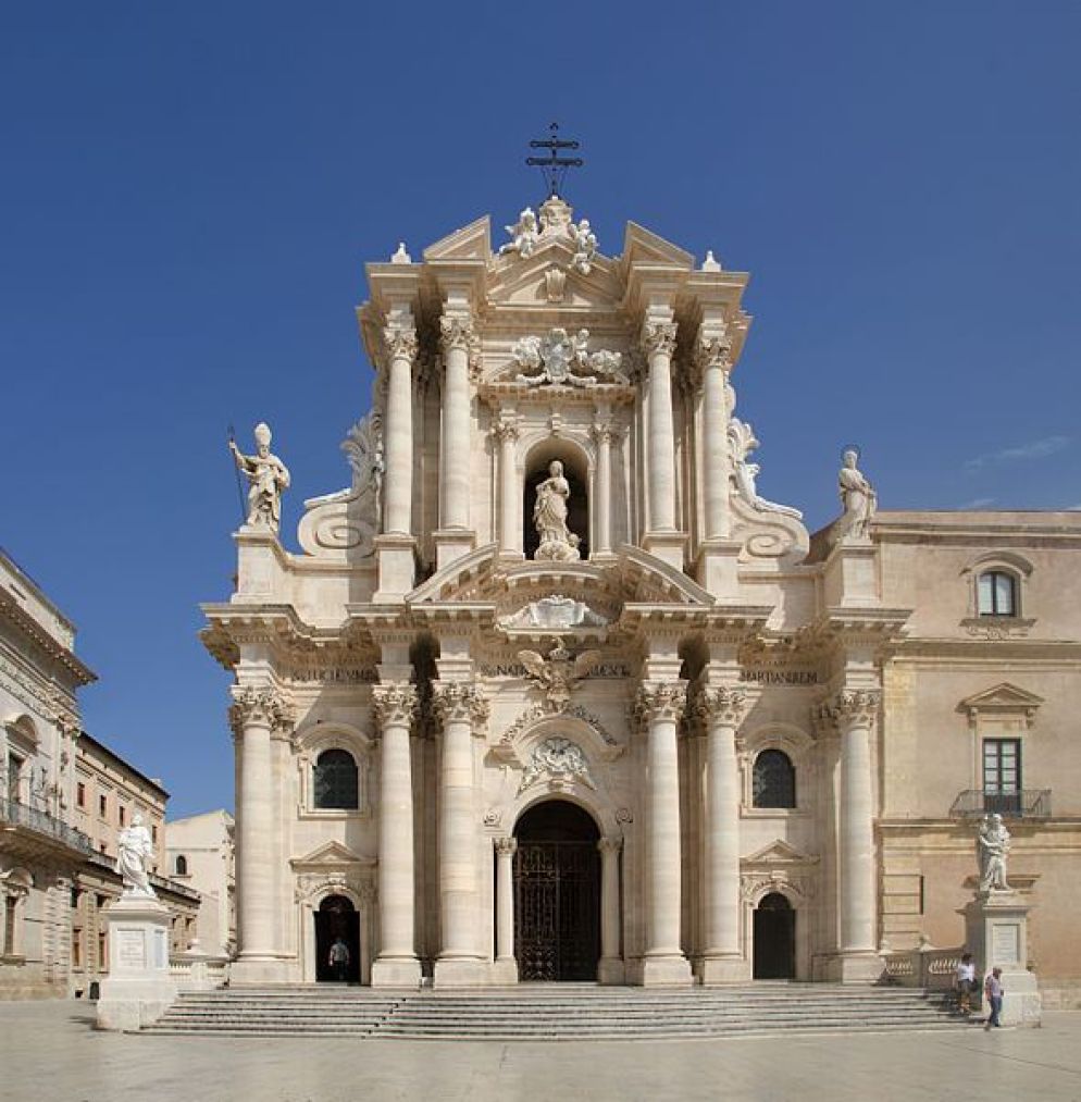 La facciata barocca della cattedrale di Siracusa - WikiCommons