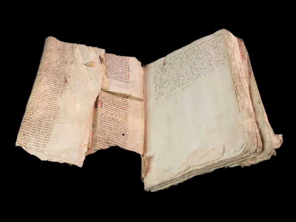 Il manoscritto riutilizzato per la rilegatura di un registro d’archivio - Biblioteca dell’Università di Cambridge