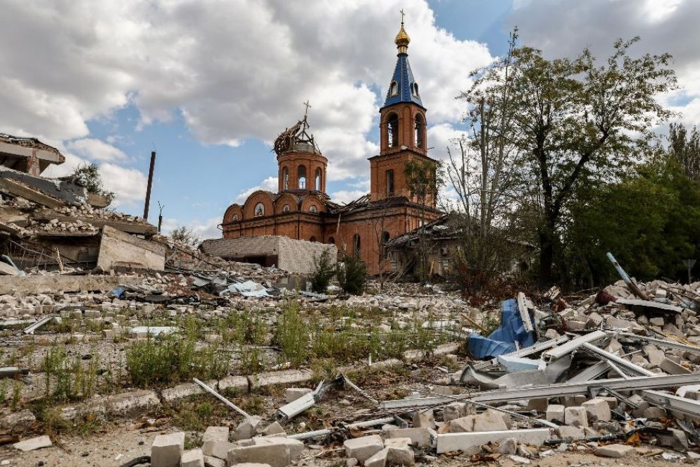 La chiesa bombardata nel centro di Orikhiv - Ansa